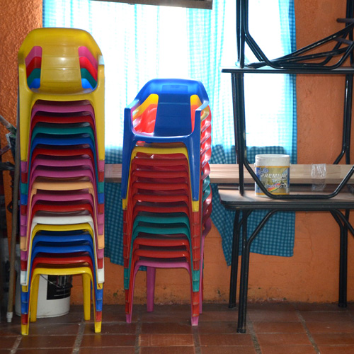 Sedie, Locale interno dell’Escuela, Bogotà, 2015