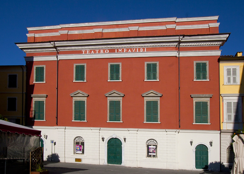 Teatro degli Impavidi di Sarzana, facciata principale